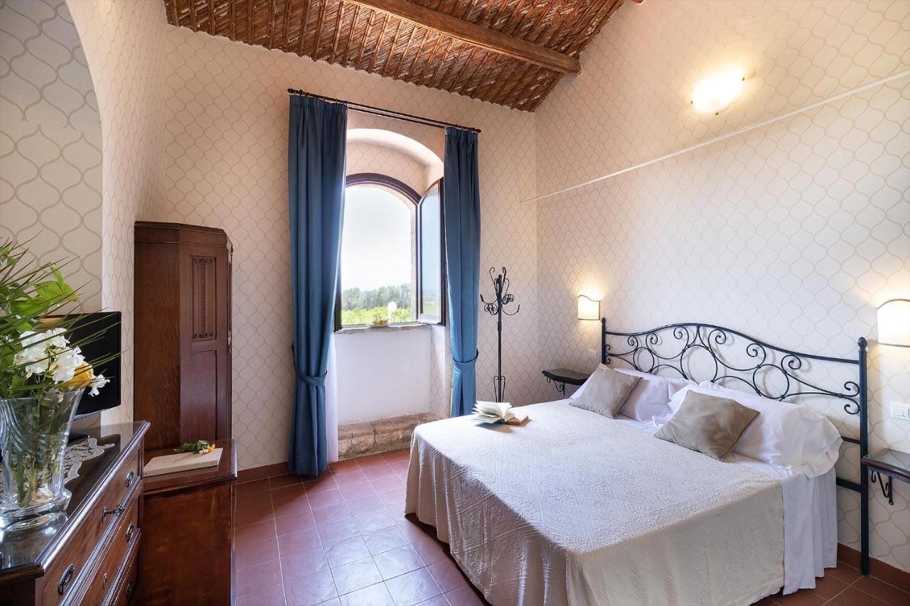 Hotel Villa Favorita Noto Bagian luar foto