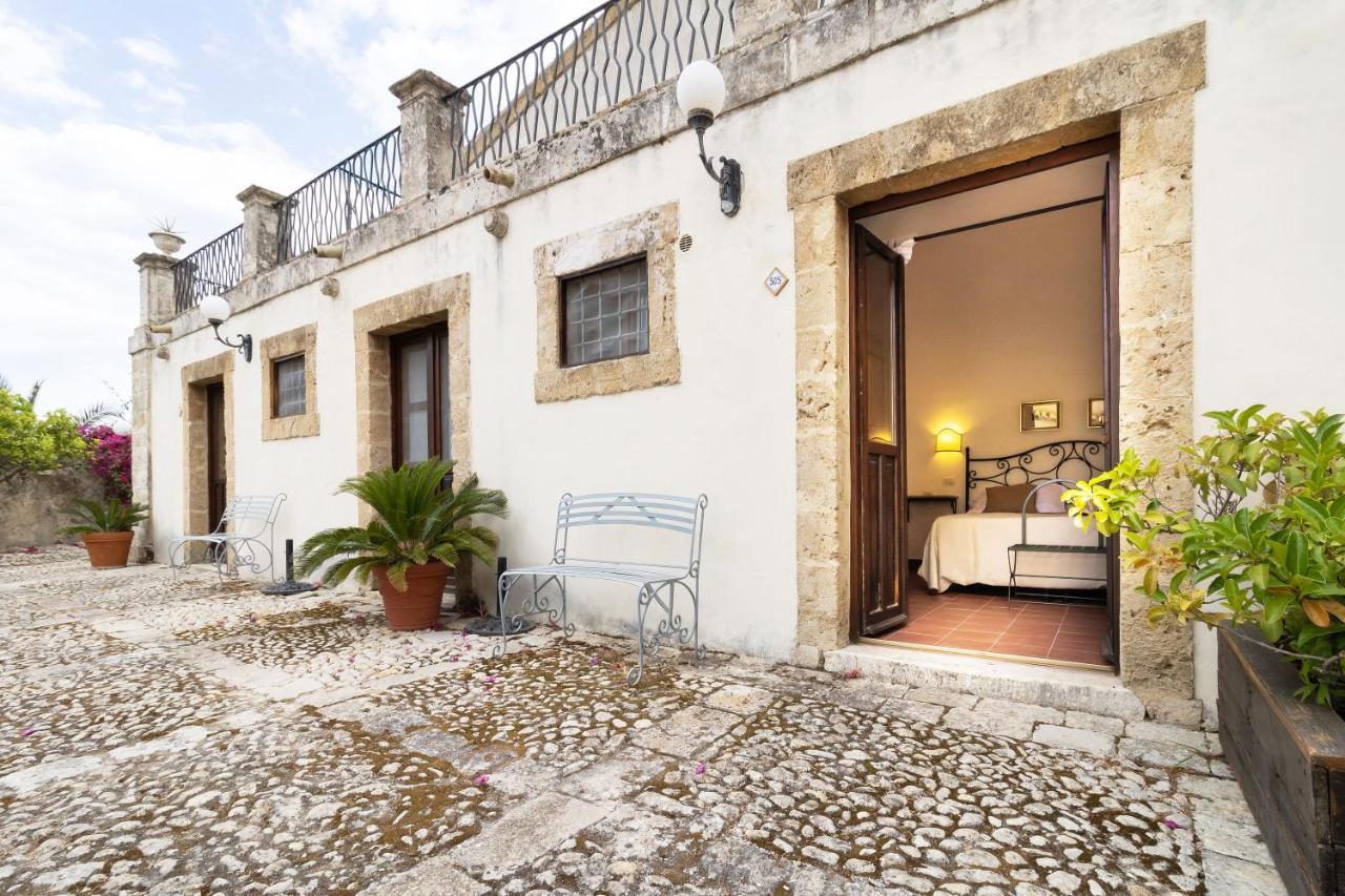 Hotel Villa Favorita Noto Bagian luar foto