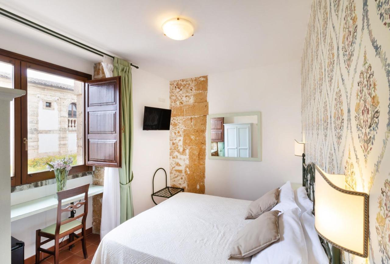 Hotel Villa Favorita Noto Bagian luar foto