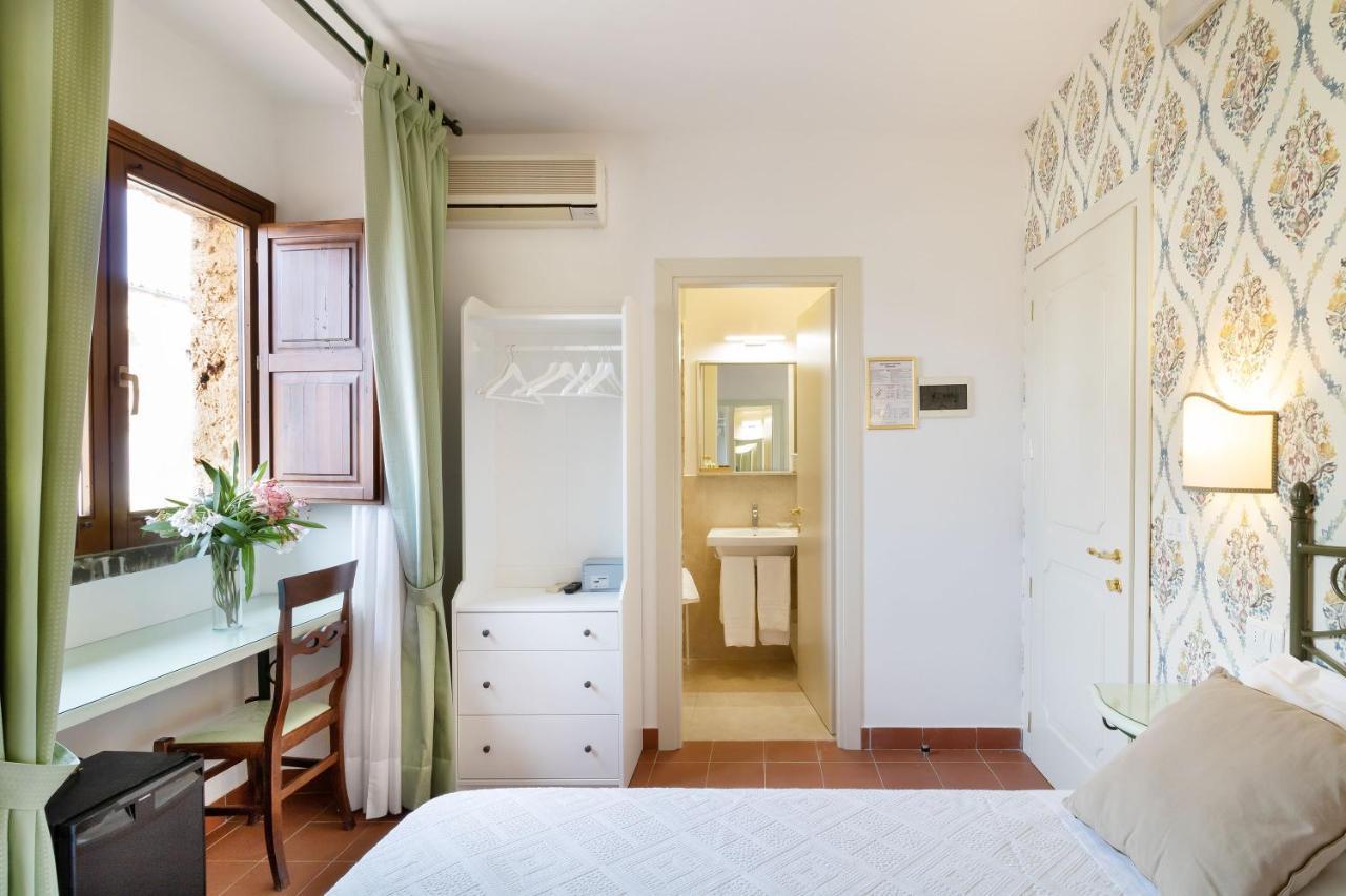 Hotel Villa Favorita Noto Bagian luar foto