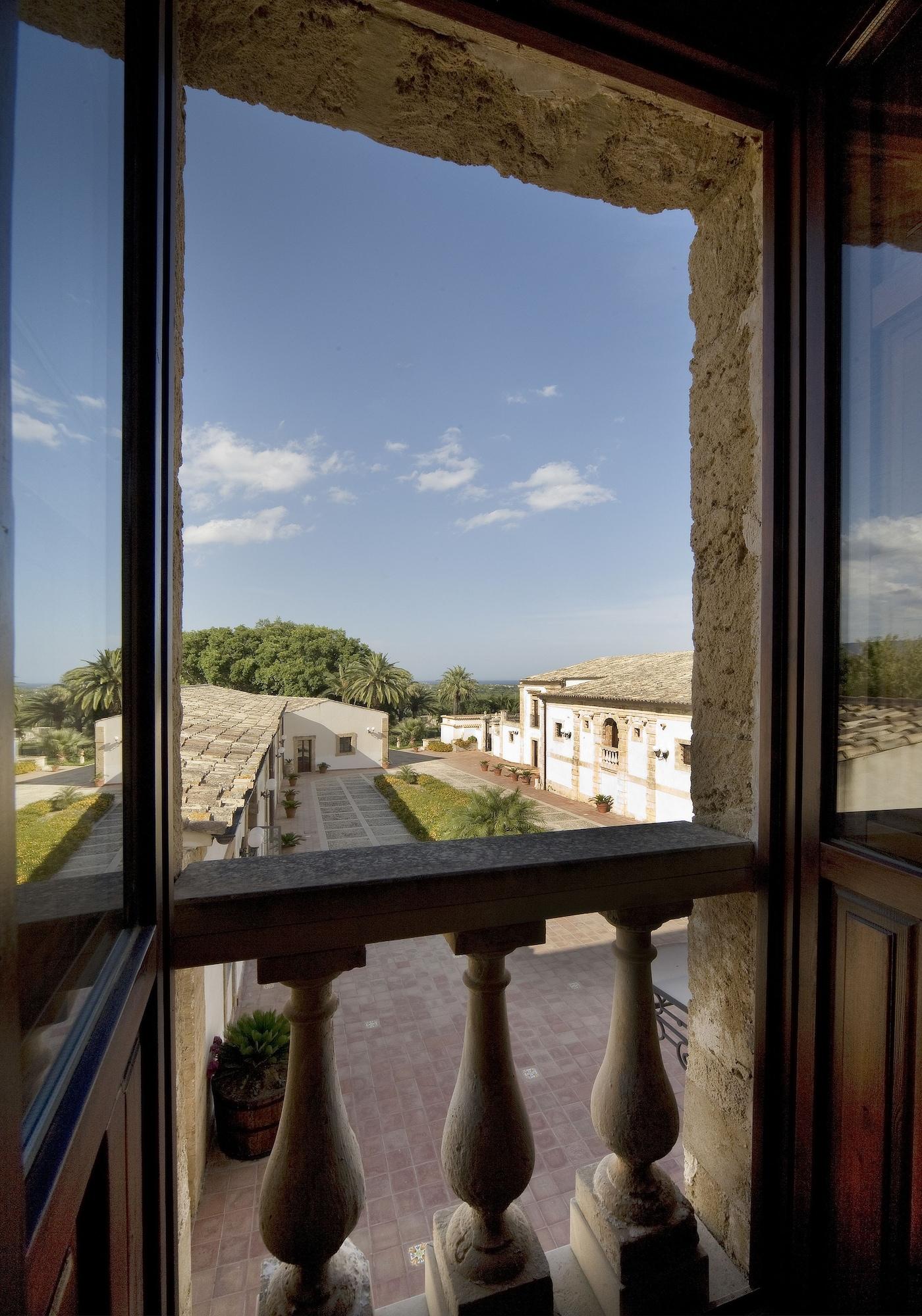 Hotel Villa Favorita Noto Bagian luar foto