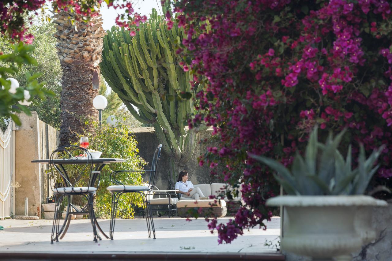 Hotel Villa Favorita Noto Bagian luar foto
