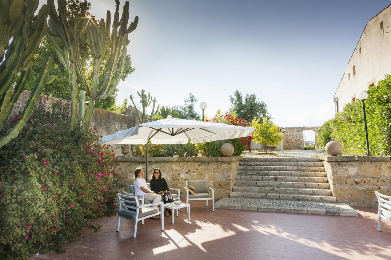 Hotel Villa Favorita Noto Bagian luar foto
