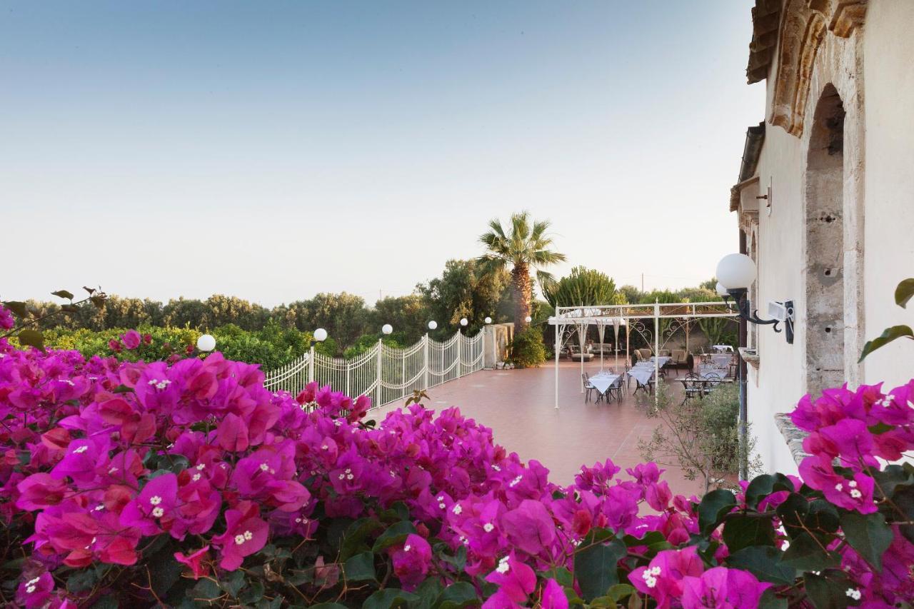 Hotel Villa Favorita Noto Bagian luar foto
