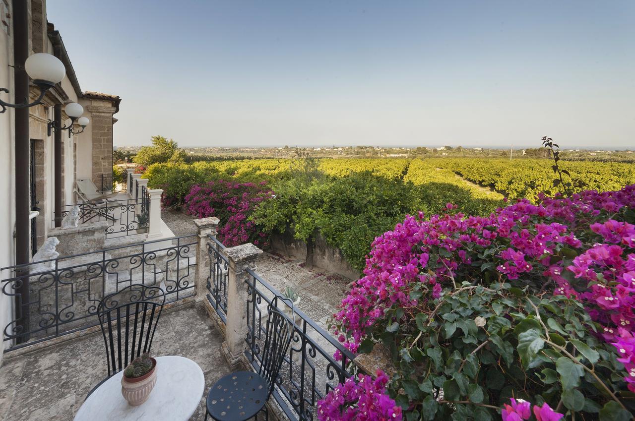 Hotel Villa Favorita Noto Bagian luar foto