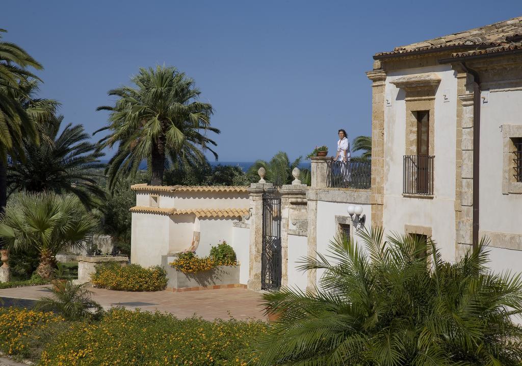 Hotel Villa Favorita Noto Bagian luar foto