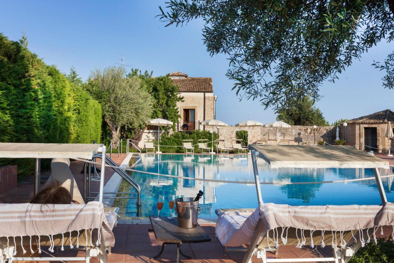 Hotel Villa Favorita Noto Bagian luar foto