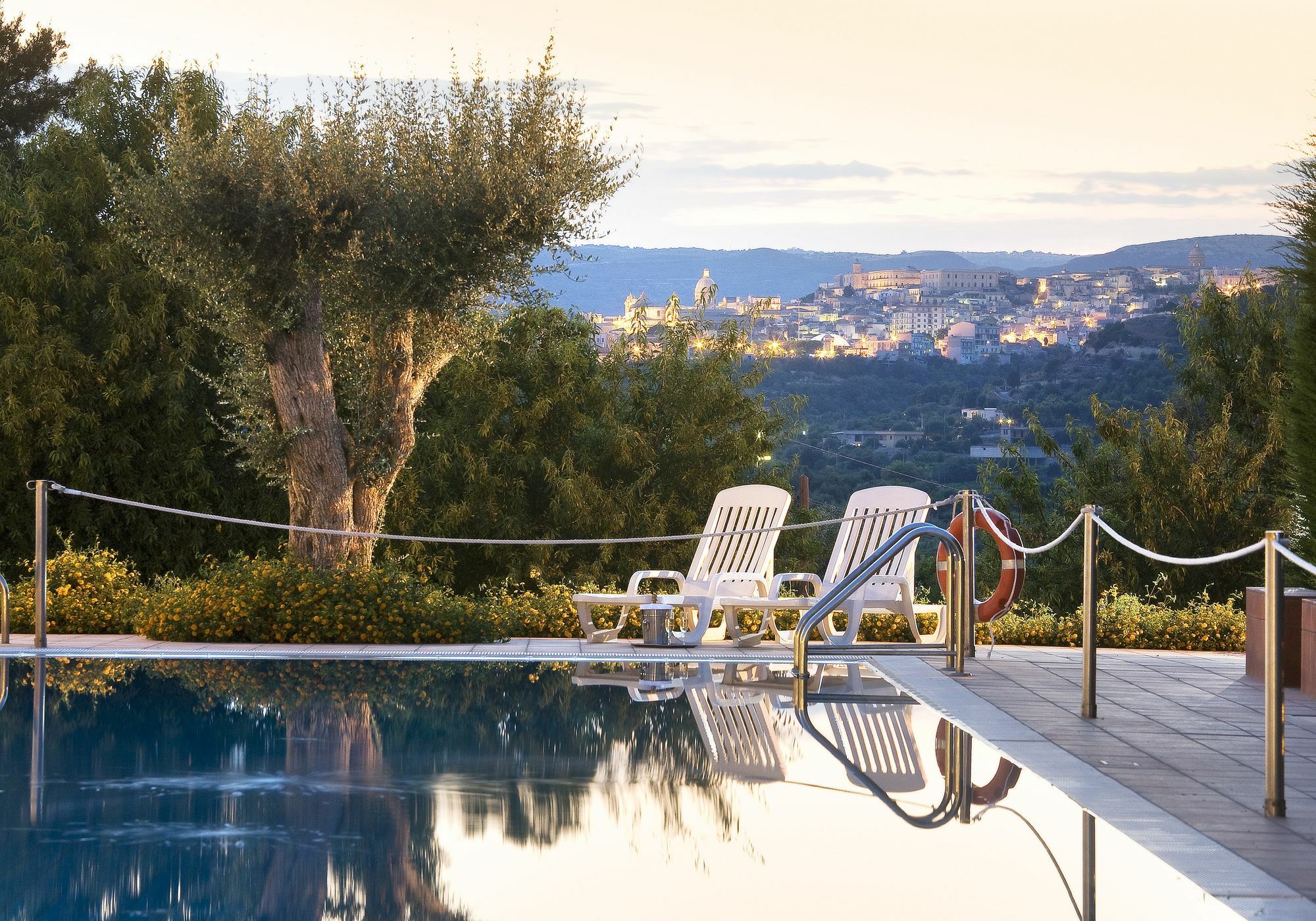 Hotel Villa Favorita Noto Bagian luar foto
