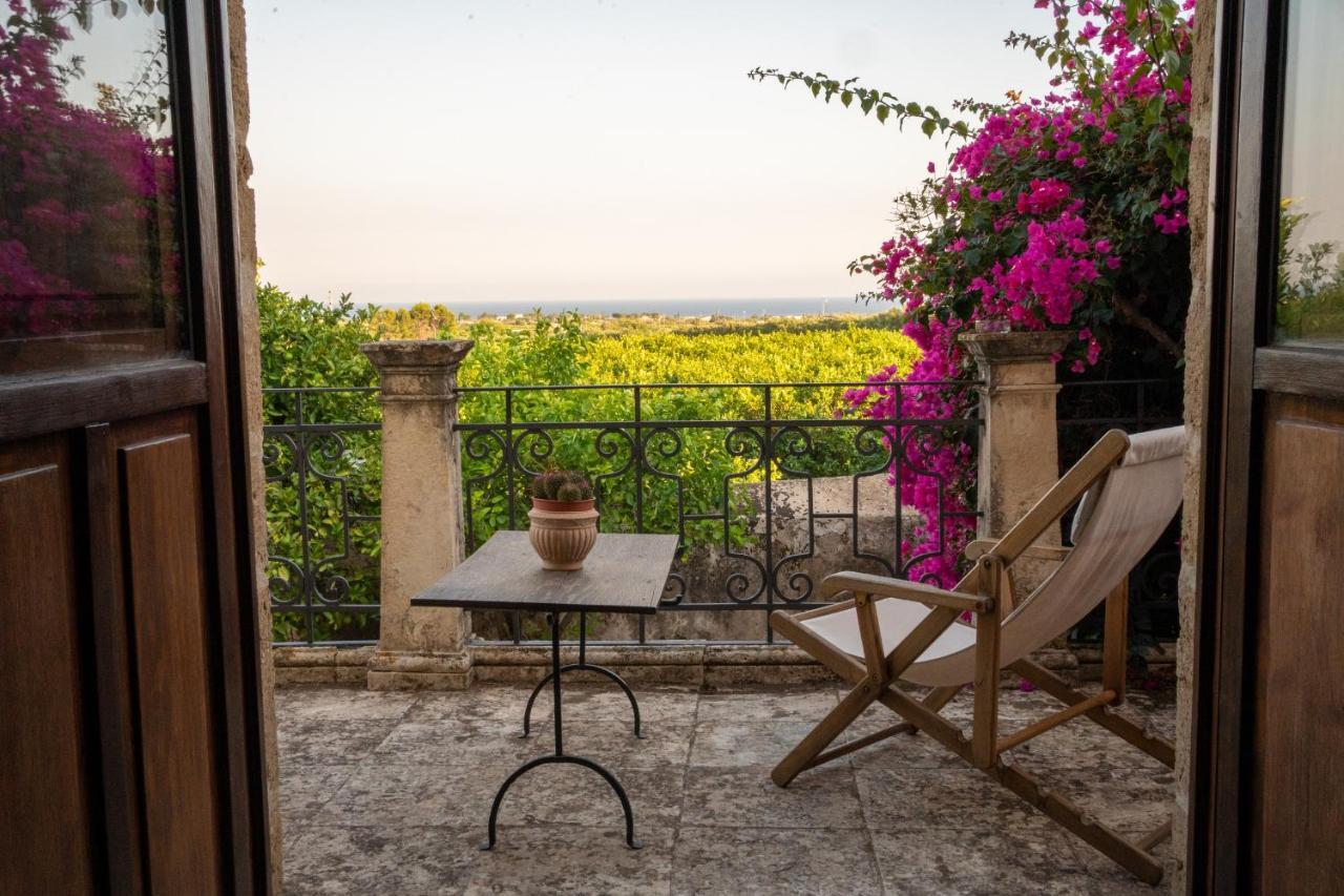 Hotel Villa Favorita Noto Bagian luar foto
