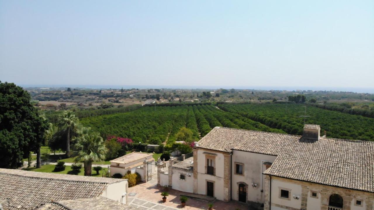Hotel Villa Favorita Noto Bagian luar foto